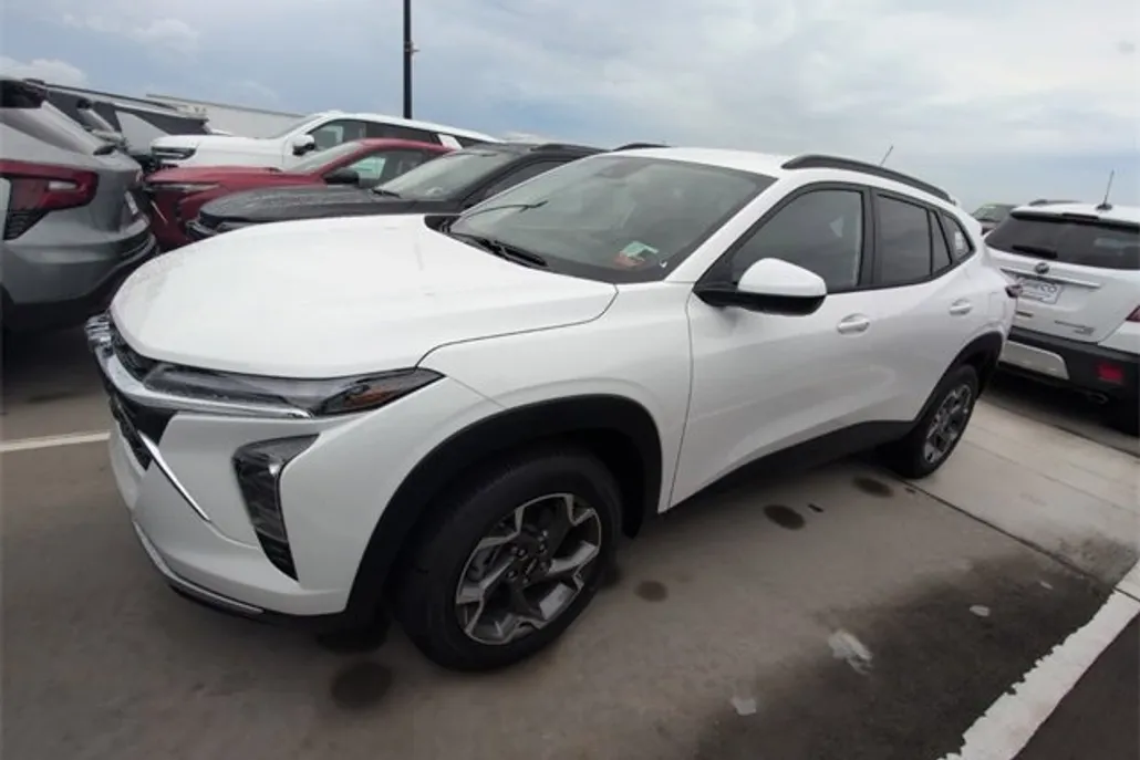 2026 Chevrolet Trax LT photo 1