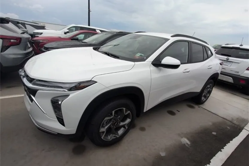 2026 Chevrolet Trax LT photo 1