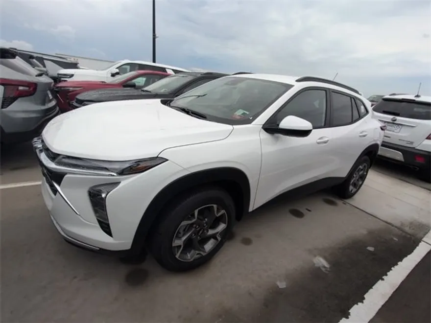 2026 Chevrolet Trax LT photo 1