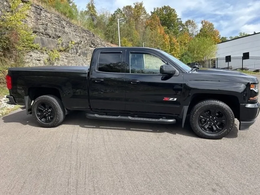 2018 Chevrolet Silverado 1500 LT photo 1
