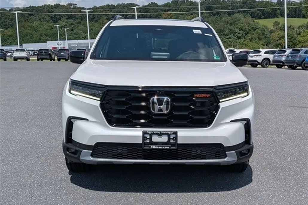 2025 Honda Pilot TrailSport photo 1