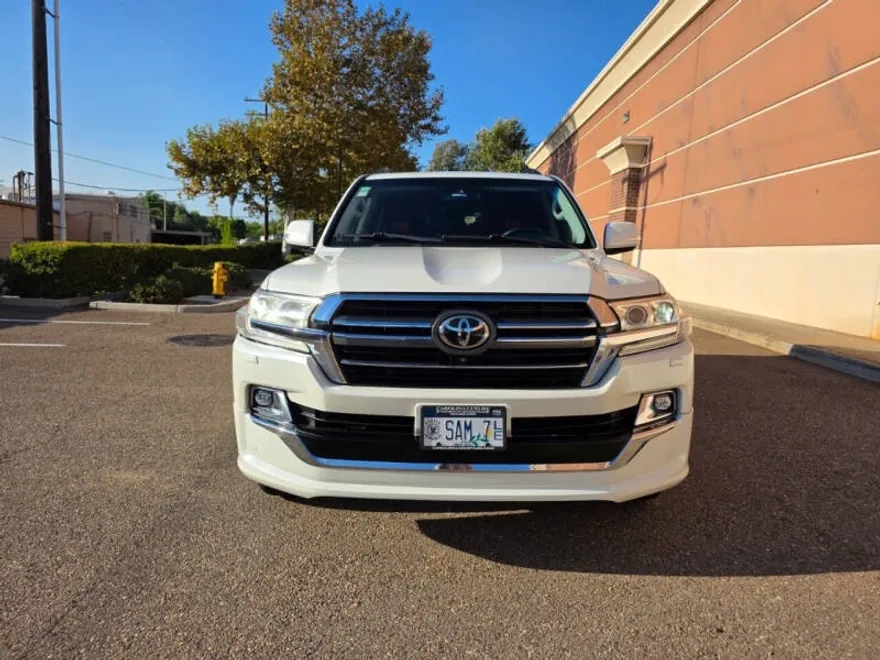 2016 Toyota Land Cruiser Base photo 1