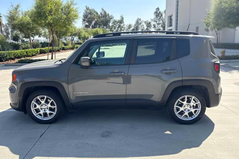 2021 Jeep Renegade Latitude photo 1