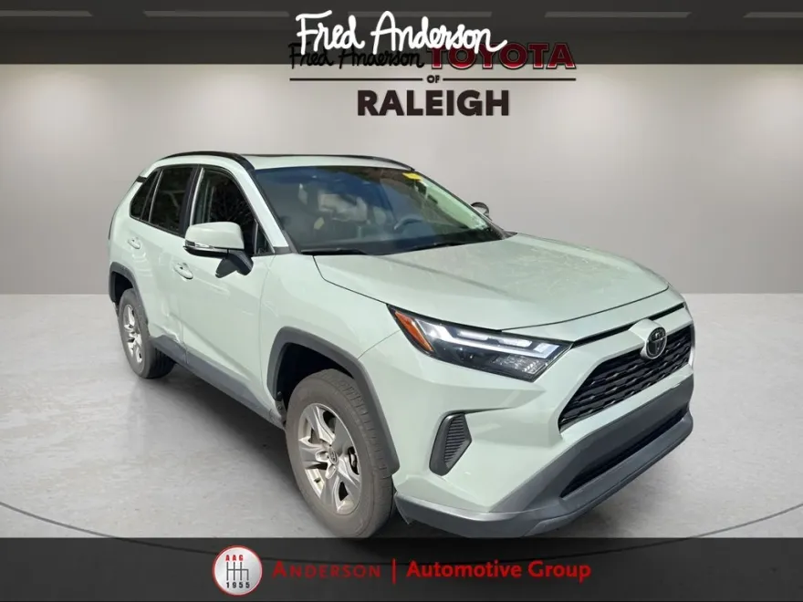 2022 Toyota RAV4 XLE photo 1