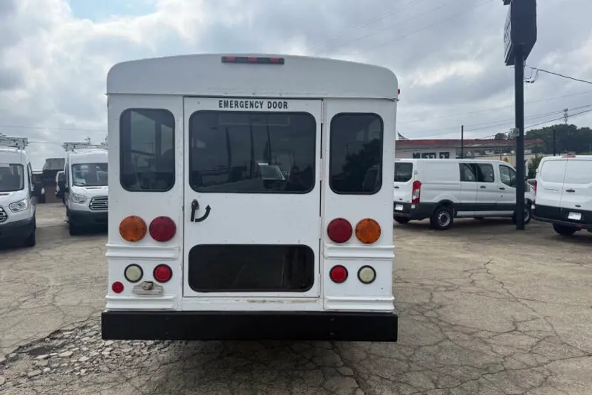2006 Chevrolet Express 3500 Cutaway photo 1