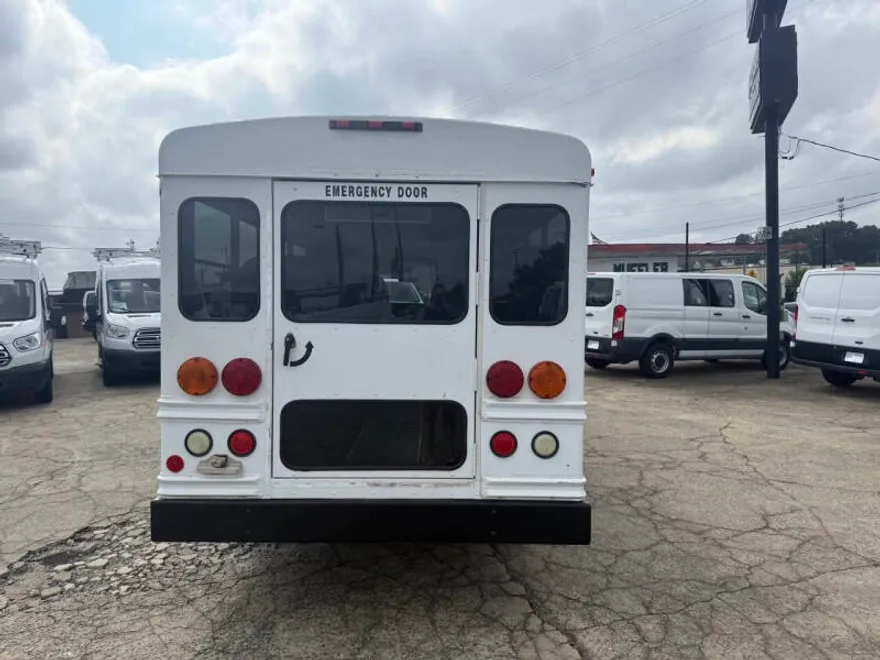 2006 Chevrolet Express 3500 Cutaway photo 1