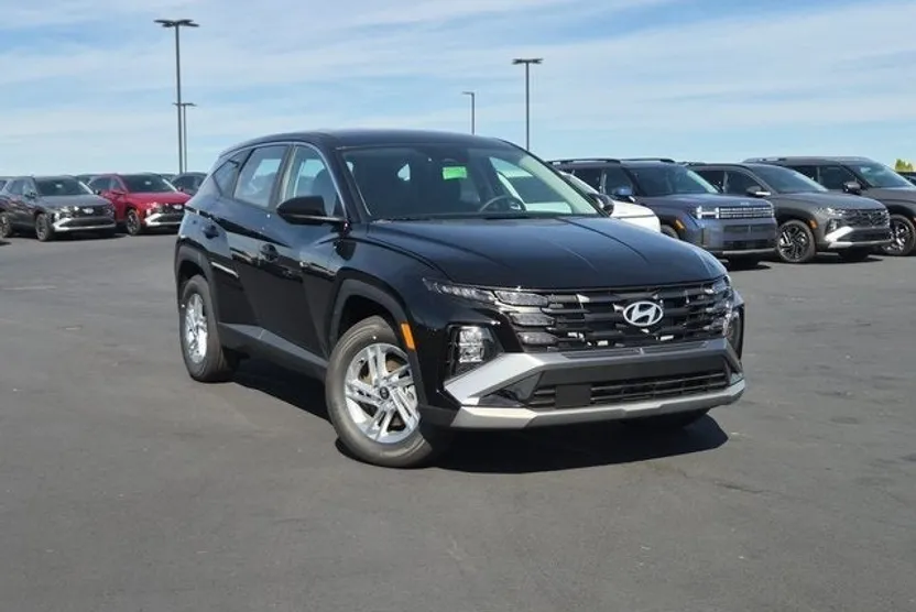 2025 Hyundai Tucson SE photo 1