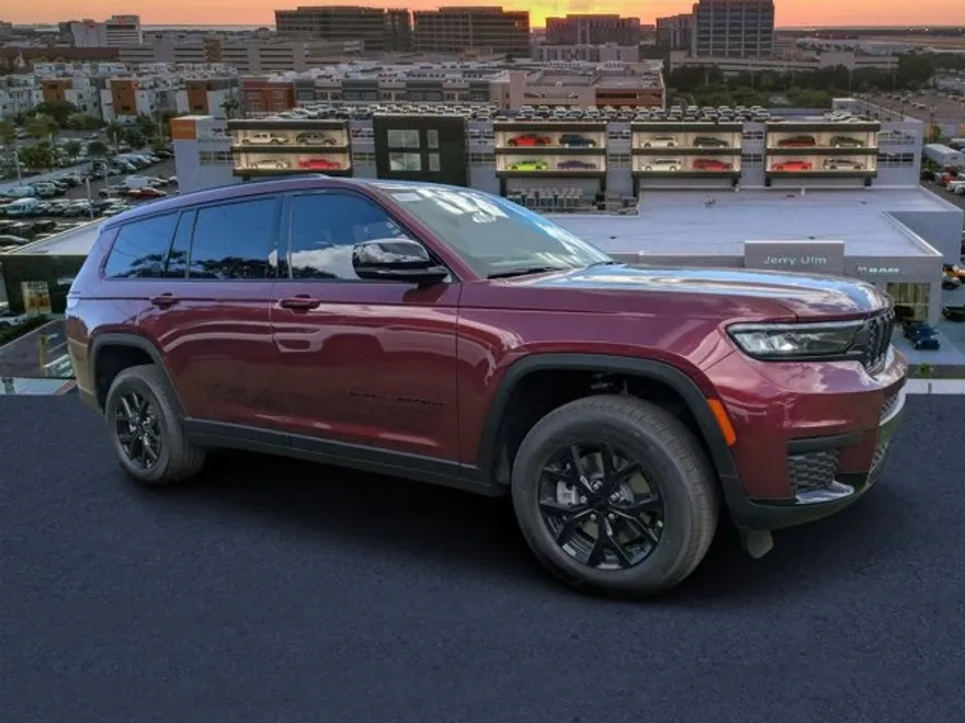 2025 Jeep Grand Cherokee Laredo Altitude photo 1