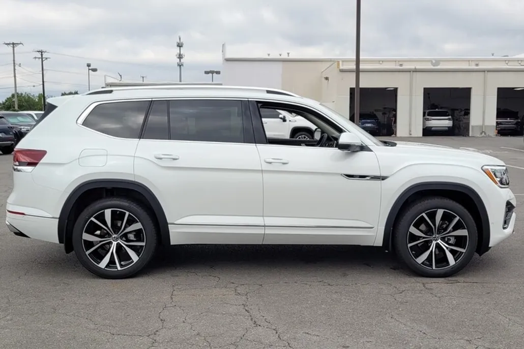 2026 Volkswagen Atlas SEL Premium R-Line photo 1