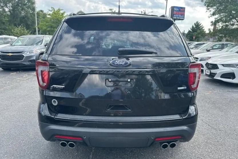 2018 Ford Explorer Sport photo 1