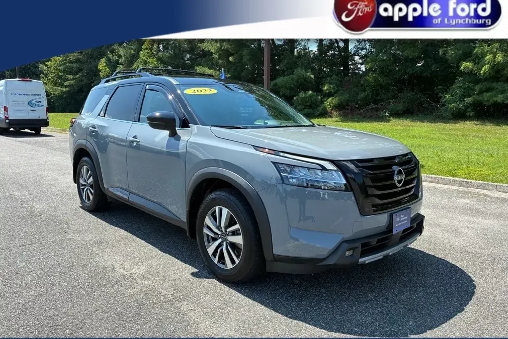 2022 Nissan Pathfinder SL photo 1