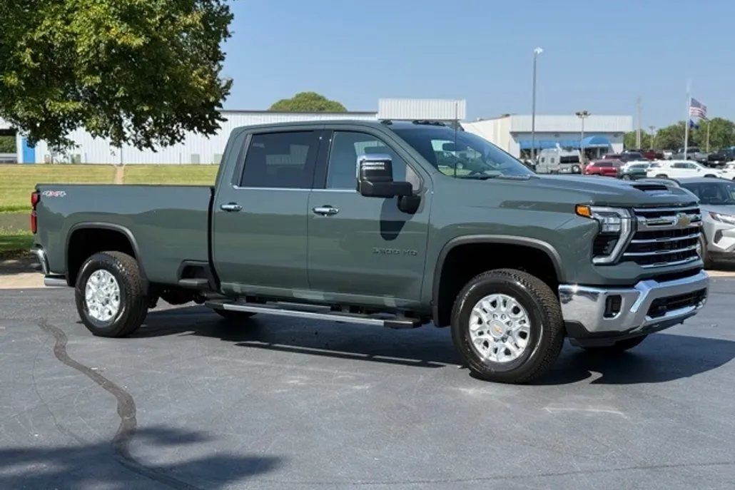 2025 Chevrolet Silverado 3500HD LTZ photo 1