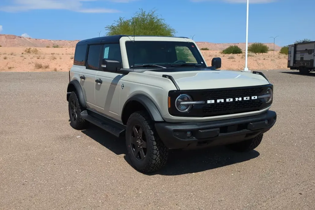 2025 Ford Bronco Outer Banks photo 1