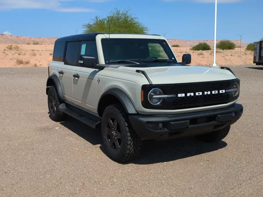 2025 Ford Bronco Outer Banks photo 1