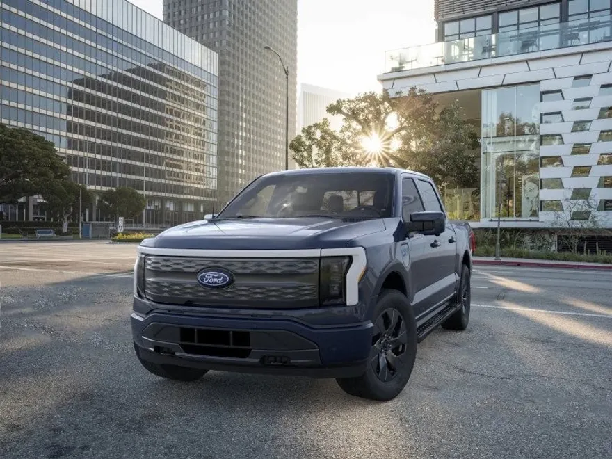 2025 Ford F-150 Lightning Lariat photo 1