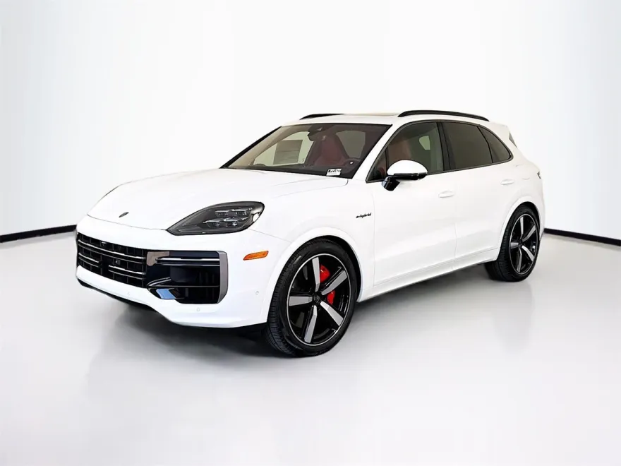 2025 Porsche Cayenne Turbo E-Hybrid photo 1