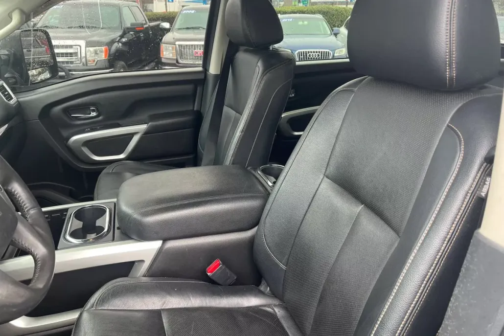 2018 Nissan Titan Crew Cab SV photo 1