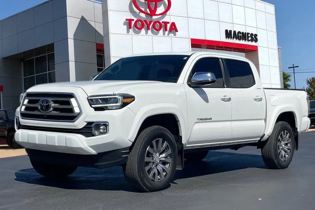 2022 Toyota Tacoma Limited V6 photo 1