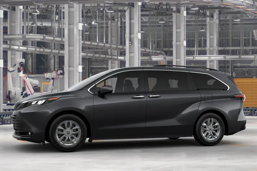 2025 Toyota Sienna XLE photo 1