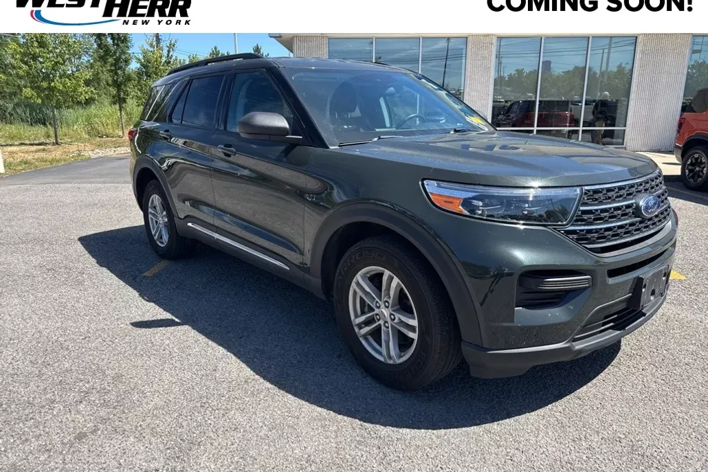 2022 Ford Explorer XLT photo 1