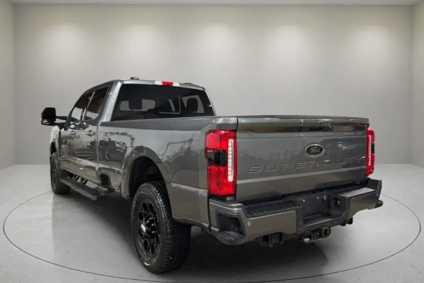 2023 Ford F-350 photo 1