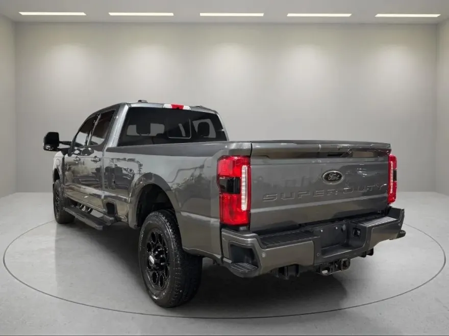 2023 Ford F-350 photo 1