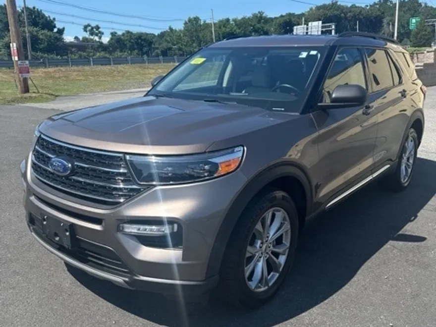 2021 Ford Explorer XLT photo 1