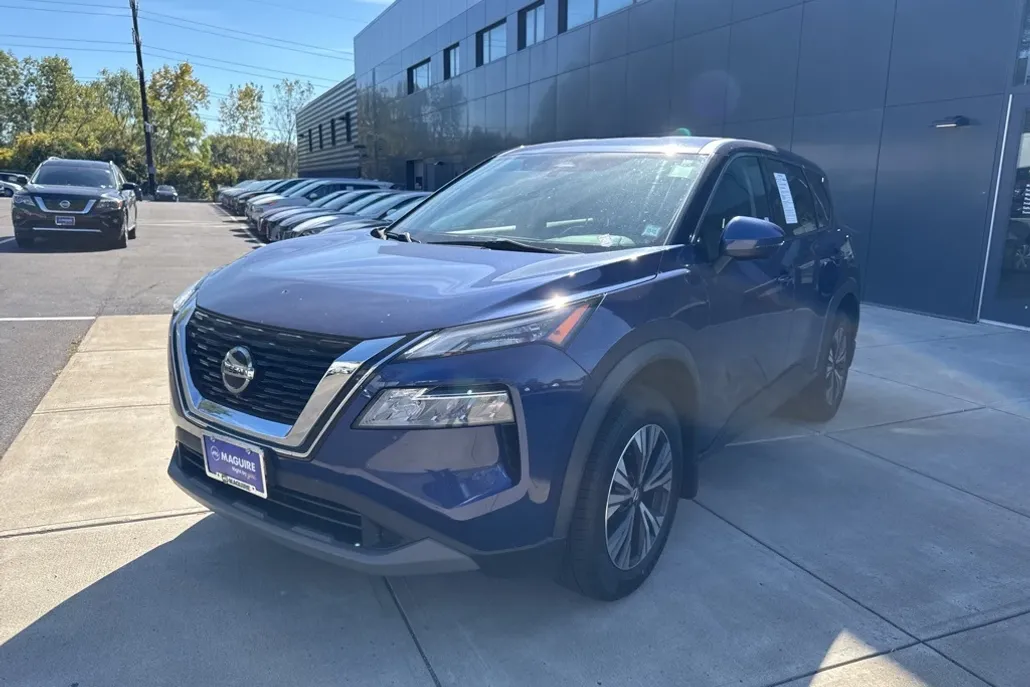 2021 Nissan Rogue SV photo 1