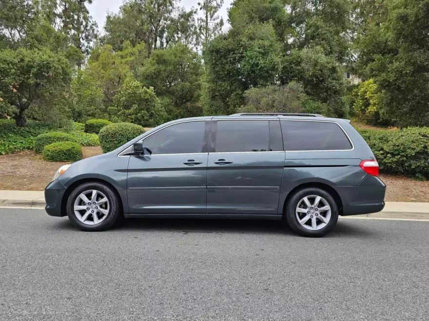 2006 Honda Odyssey Touring photo 1