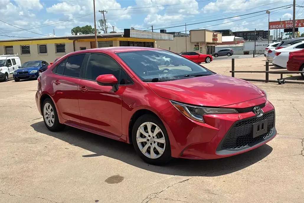 2021 Toyota Corolla LE photo 1