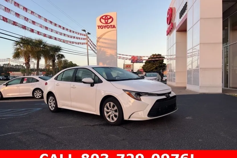 2023 Toyota Corolla LE photo 1