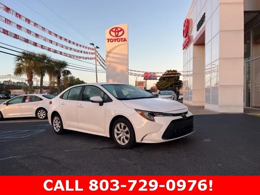2023 Toyota Corolla LE photo 1