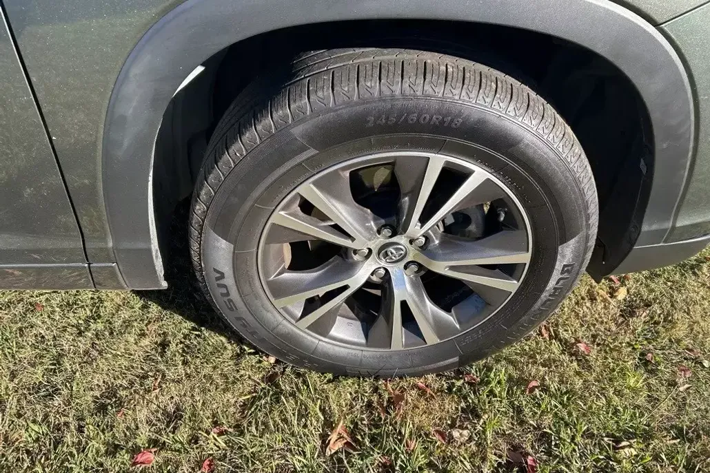 2016 Toyota Highlander XLE photo 1