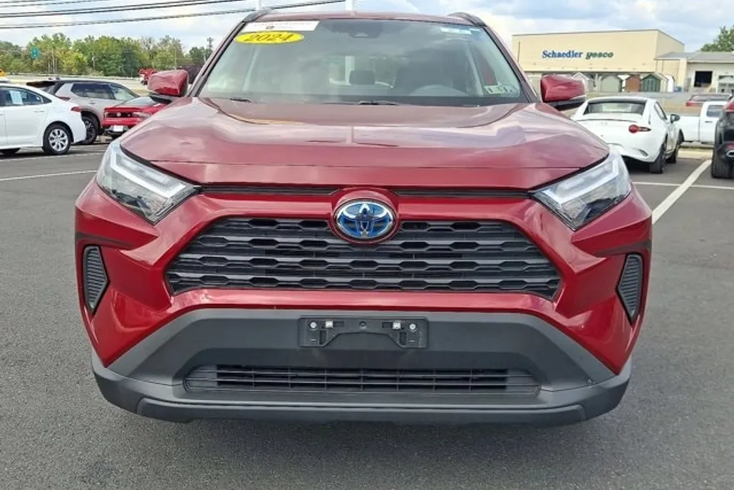 2024 Toyota RAV4 Hybrid XLE photo 1