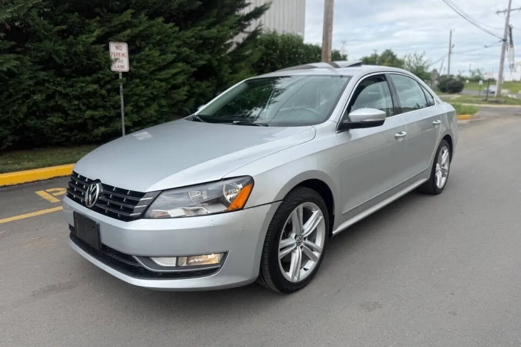 2014 Volkswagen Passat TDI SEL Premium photo 1