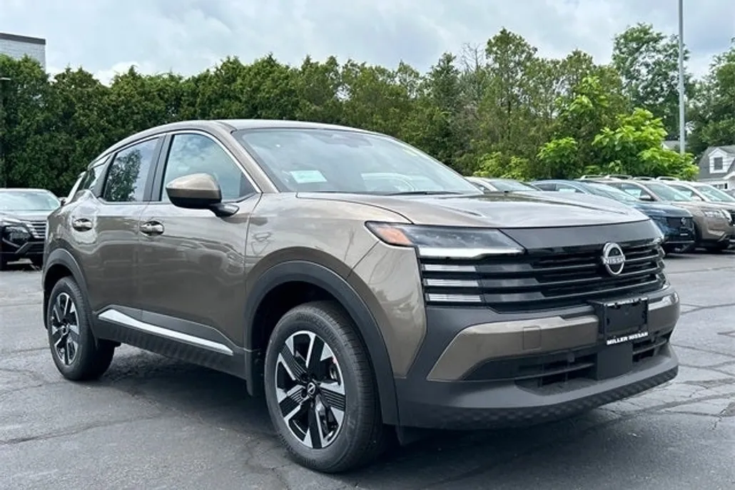2025 Nissan Kicks SV photo 1