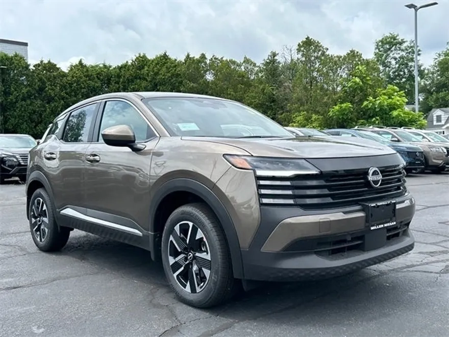 2025 Nissan Kicks SV photo 1