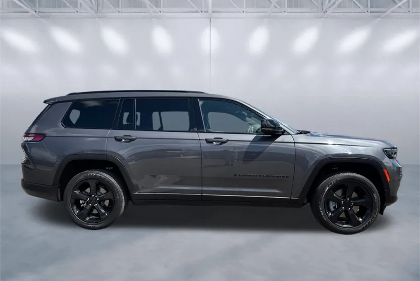 2023 Jeep Grand Cherokee Altitude photo 1