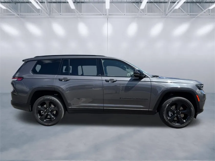 2023 Jeep Grand Cherokee Altitude photo 1