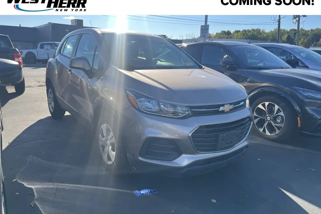 2018 Chevrolet Trax LS photo 1