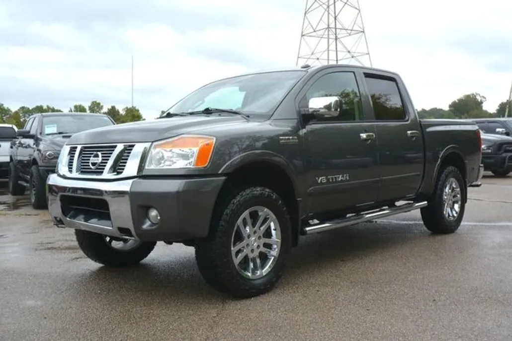 2012 Nissan Titan SL photo 1