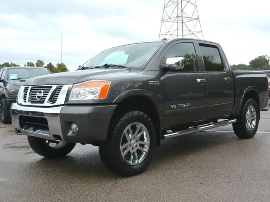 2012 Nissan Titan SL photo 1