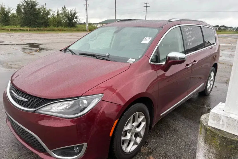 2020 Chrysler Pacifica Limited photo 1