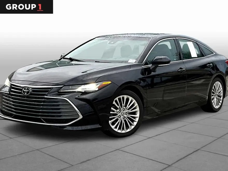 2022 Toyota Avalon Limited photo 1