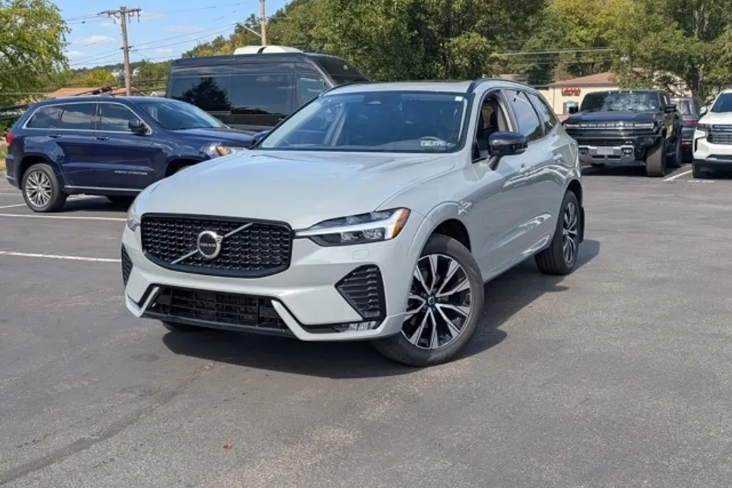 2025 Volvo XC60 B5 Plus photo 1