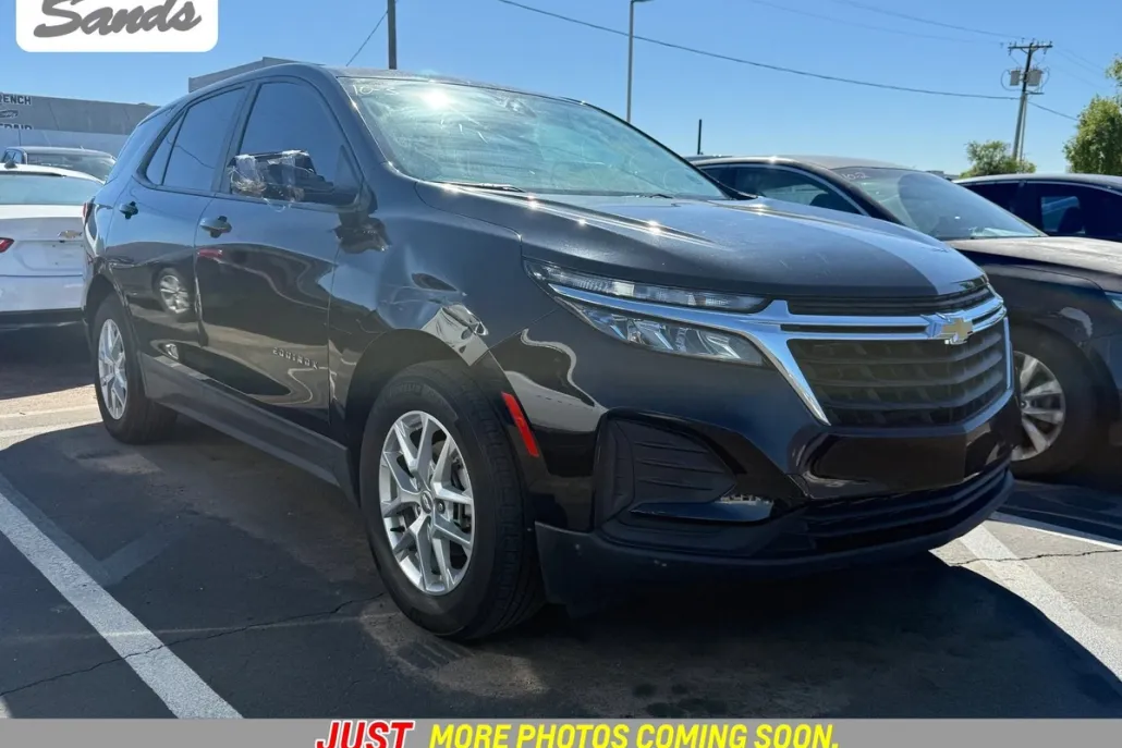 2023 Chevrolet Equinox LS photo 1