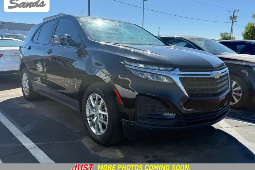 2023 Chevrolet Equinox LS photo 1