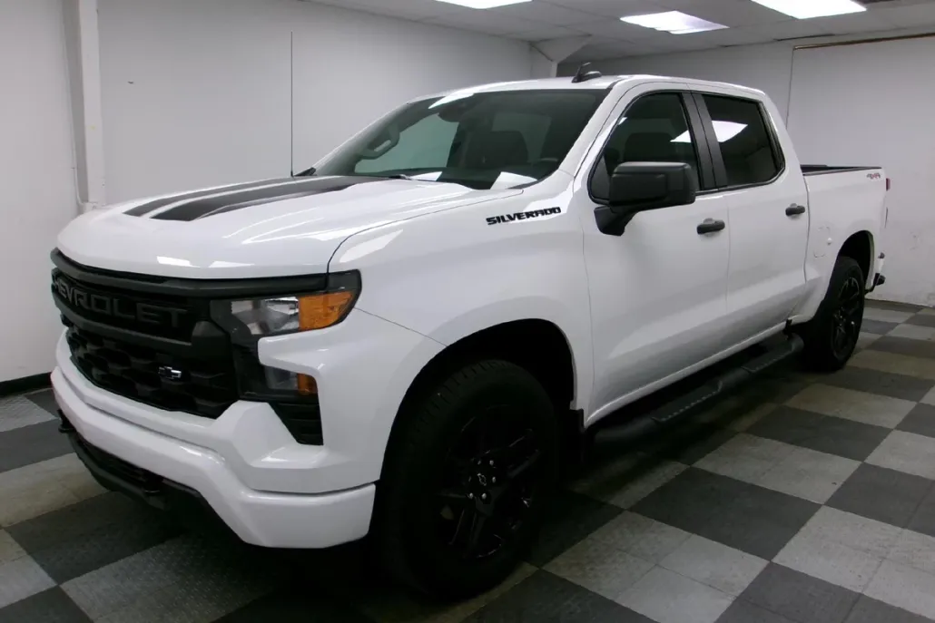 2023 Chevrolet Silverado 1500 Custom photo 1