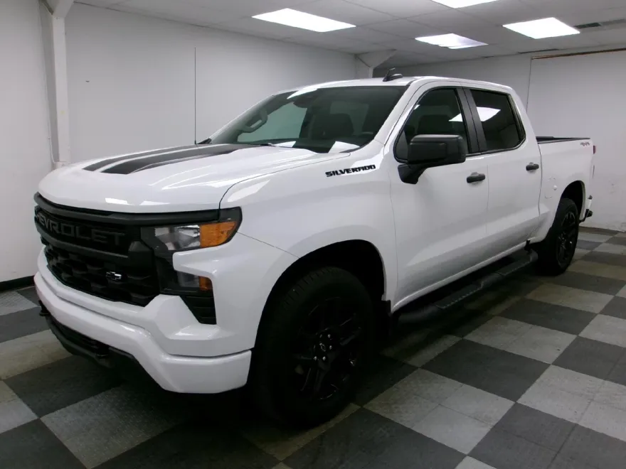 2023 Chevrolet Silverado 1500 Custom photo 1