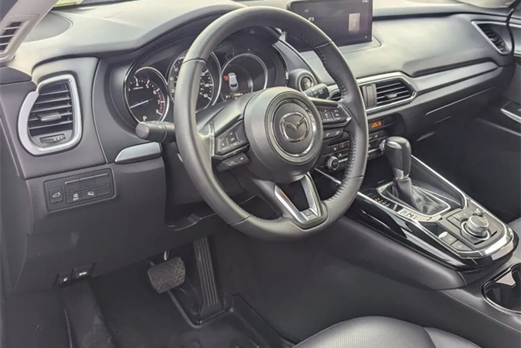 2022 Mazda CX-9 Touring photo 1